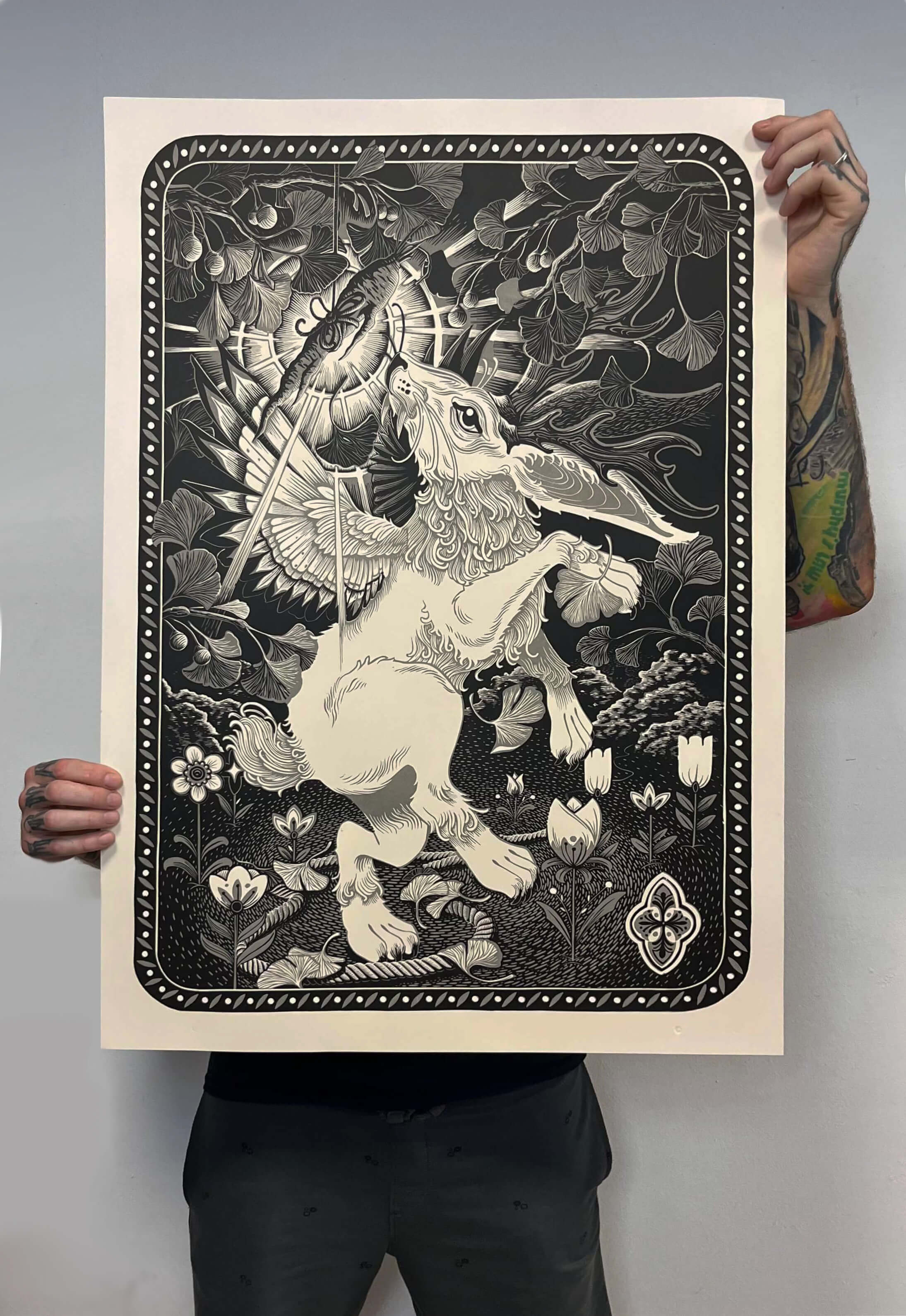 linometszet nyulas mintával kézben tartva fekete szürke fehér 59,4 × 84,1 cm a/1 méret 