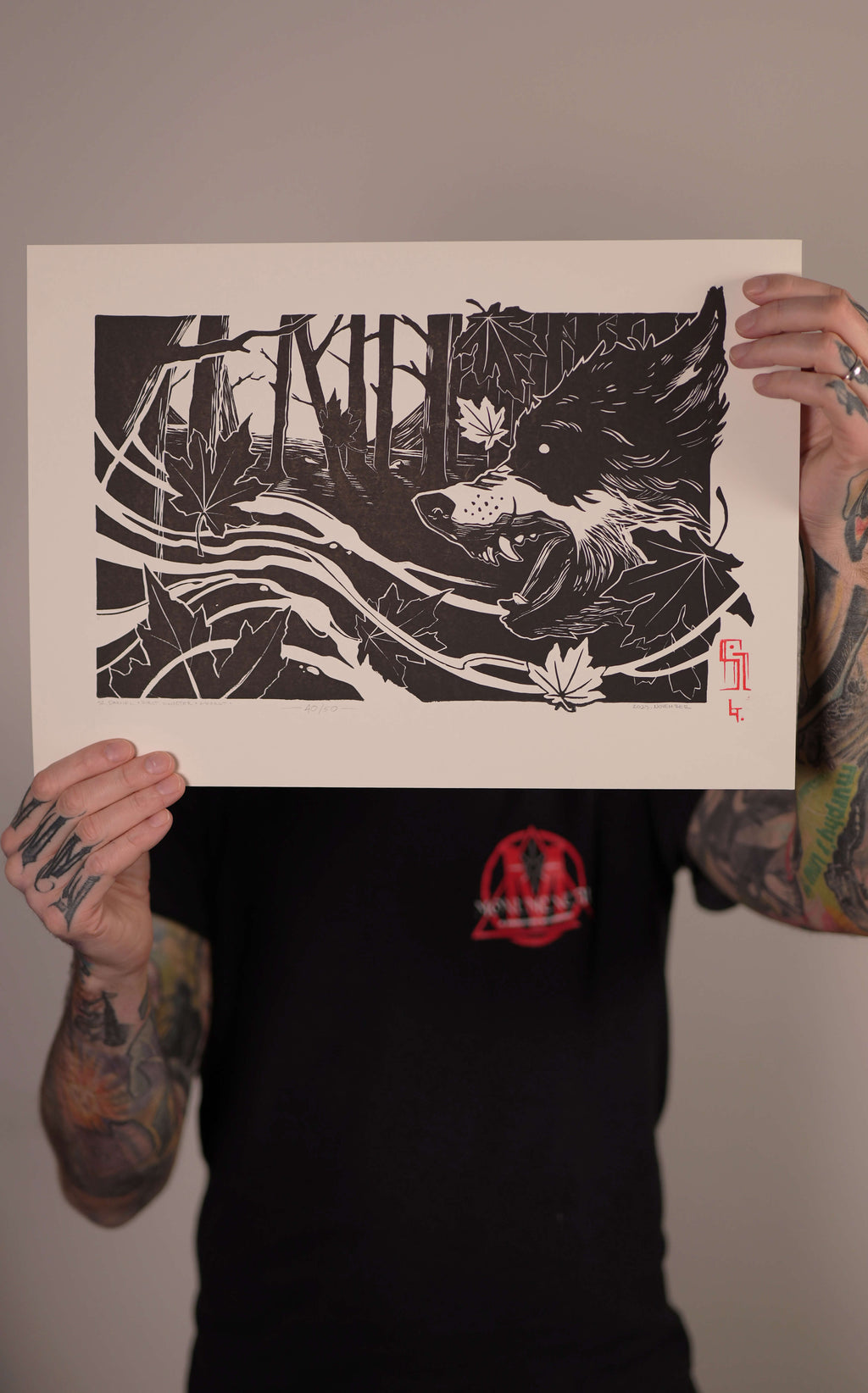 First Chapter – fekete-fehér linómetszet farkassal és holddal, 31x44,5 cm kézben tartva 