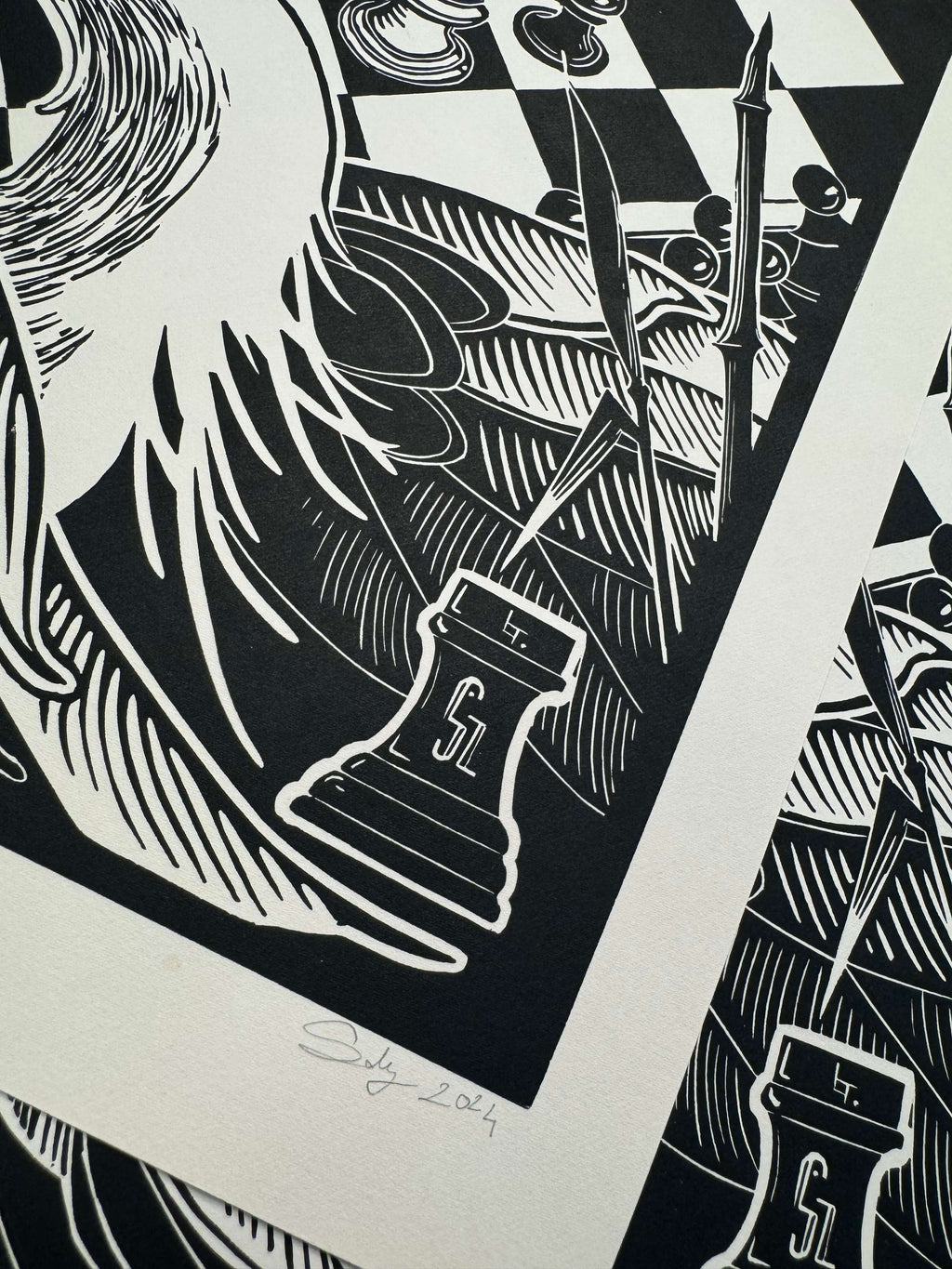 Games -Részlet a nyomatból, fekete-fehér linómetszet gémekkel, sakktáblával és bástya alakú szignóval, 35x64,5 cm