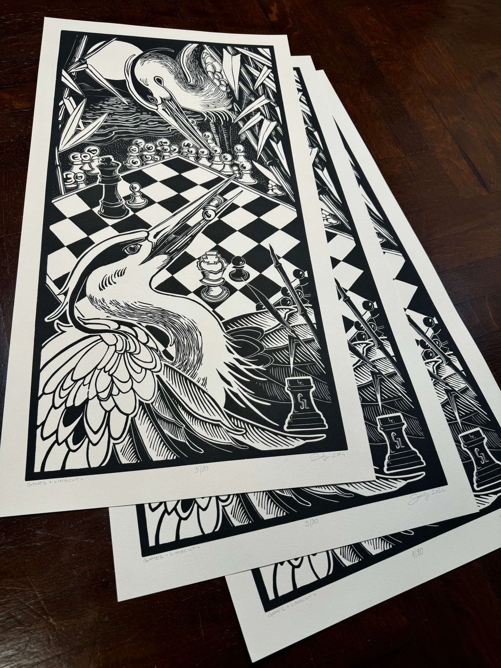 Games – fekete-fehér linómetszet gémekkel és sakktáblával, több nyomat egymás tetején, 35x64,5 cm