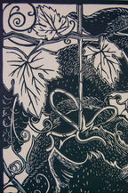 I Have To – részlet a nyomatból, fekete-fehér linómetszet mosómedvés motívummal, 24x65 cm