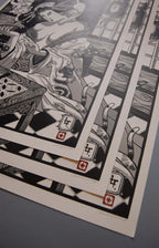 Working Class – részlet a nyomatból, japán stílusú fekete-fehér-szürke linómetszet gésával és macskákkal, több nyomat egymás tetején, 50x70 cm